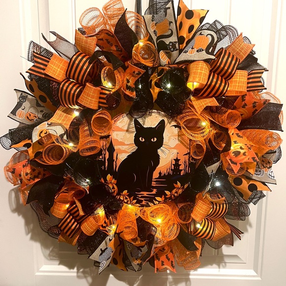 Handmade 22 in Halloween Wreath Black Cat Castle LED Lights #W16 - Picture 9 of 10